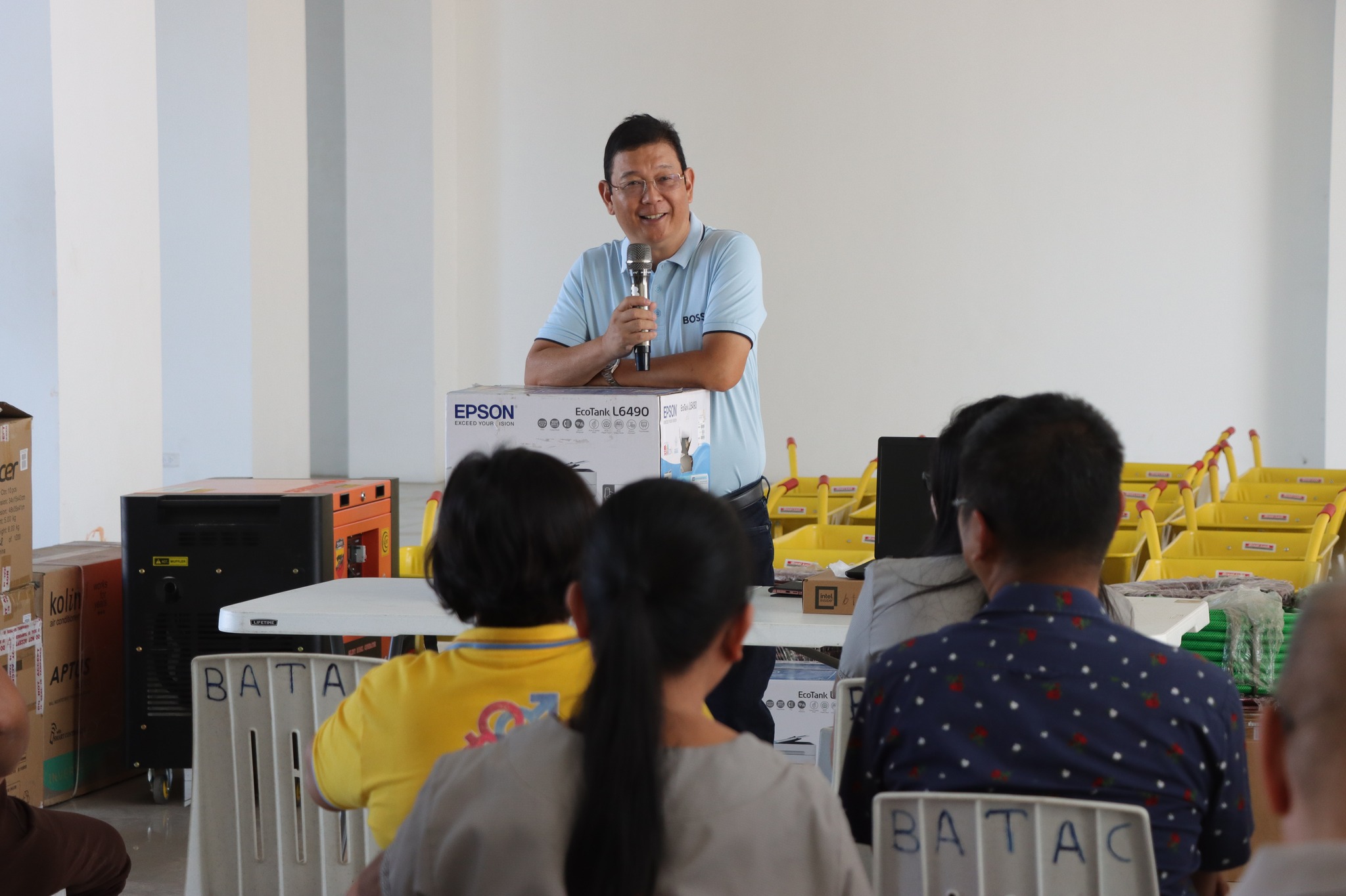 CITY GOVERNMENT SUSTAINS ITS SUPPORT TO PUBLIC SCHOOLS, DISTRIBUTES PLANTING MATERIALS, LAPTOPS AND OTHER EQUIPMENT ANEW