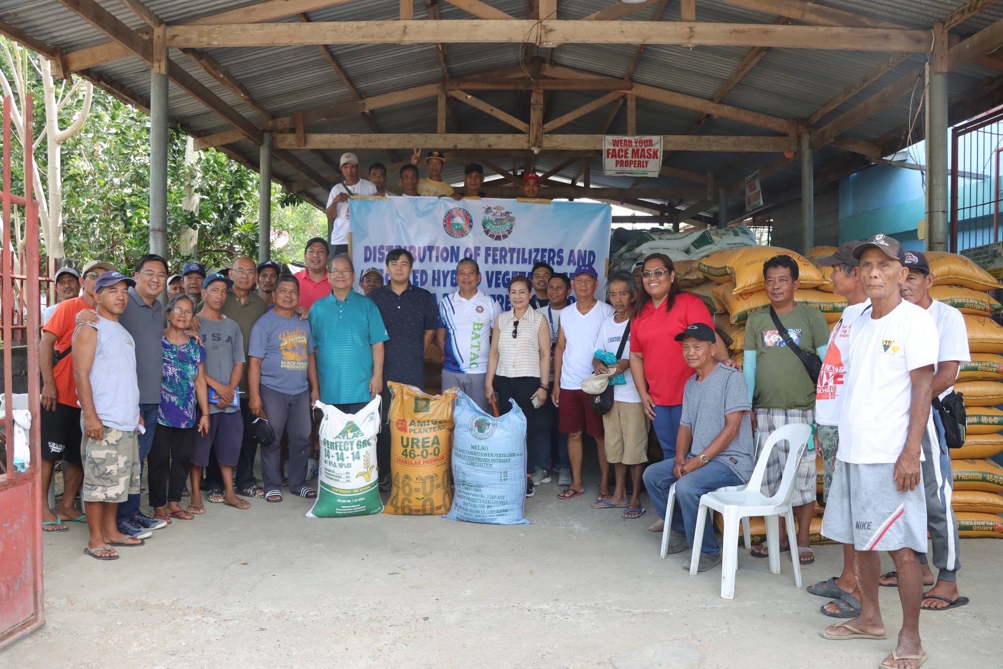OVER 6,400 FARMERS RECEIVE FREE FERTIIZERS FROM THE CITY GOVERNMENT OF BATAC