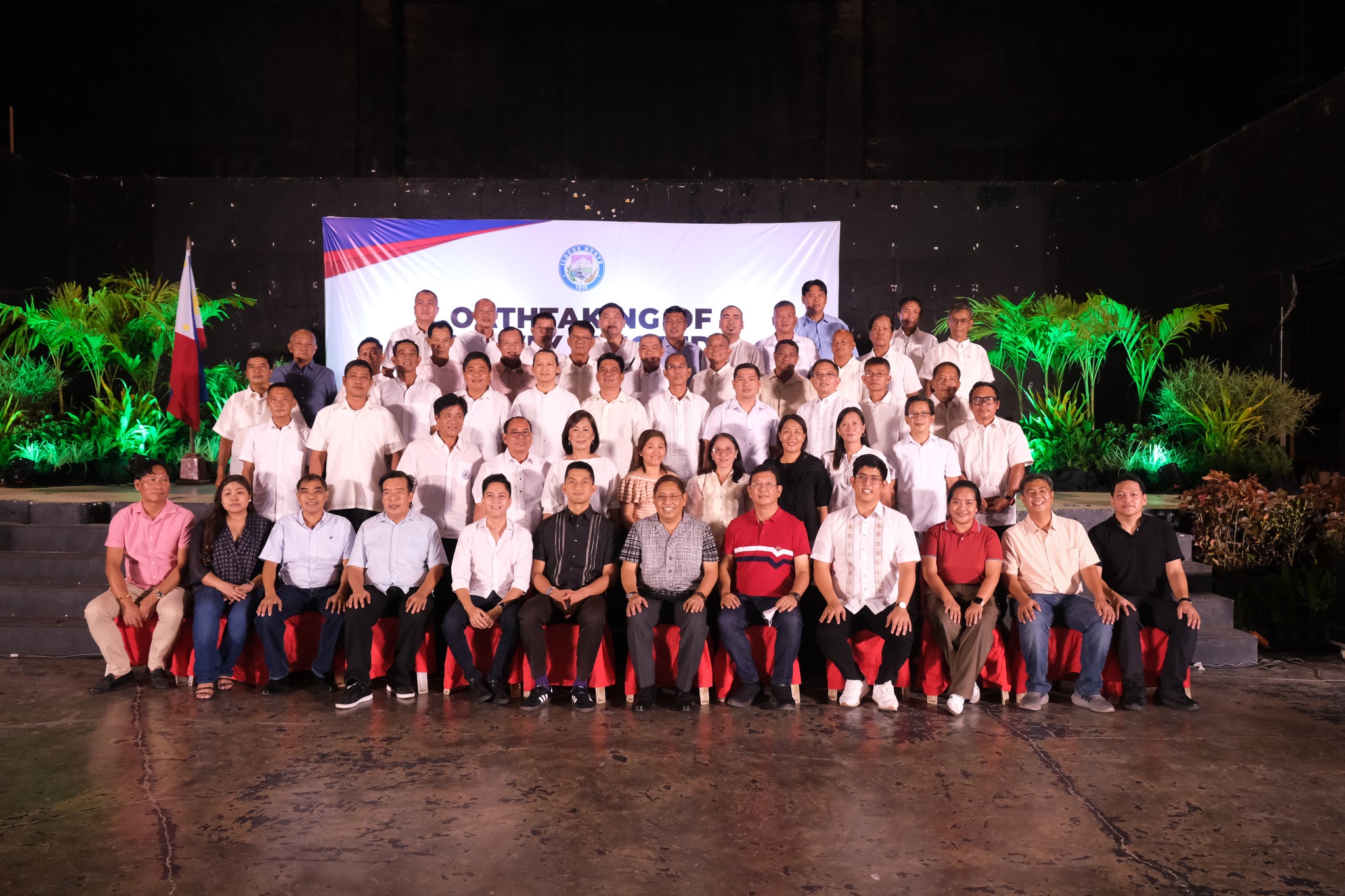 GOV. MANOTOC LEADS OATH-TAKING FOR NEW PUNONG BARANGAYS IN ILOCOS NORTE