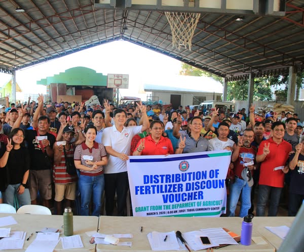 CITY OF BATAC FARMERS RECEIVE FERTILIZER DISCOUNT VOUCHERS